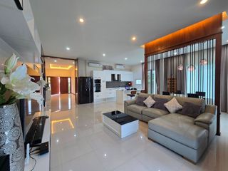 À louer 3 chambres villa à Bang Lamung, Chonburi