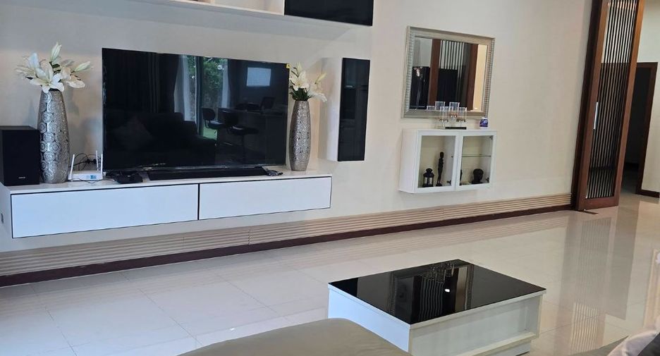 À louer 3 chambres villa à Huay Yai, Pattaya