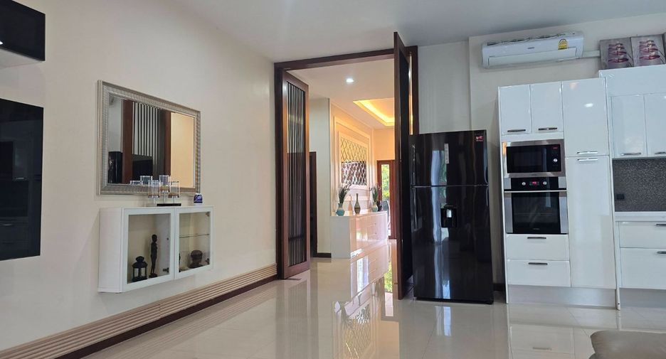 À louer 3 chambres villa à Huay Yai, Pattaya