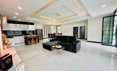 À vendre et à louer 4 chambres villa à Bang Lamung, Chonburi