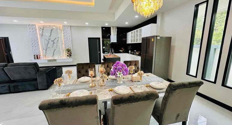 À vendre et à louer 4 chambres villa à Bang Lamung, Chonburi