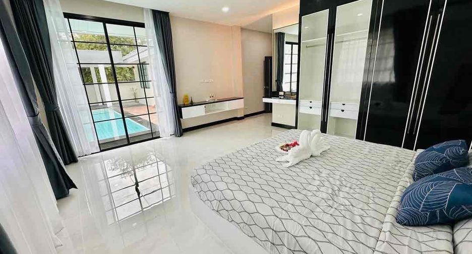 À vendre et à louer 4 chambres villa à Bang Lamung, Chonburi