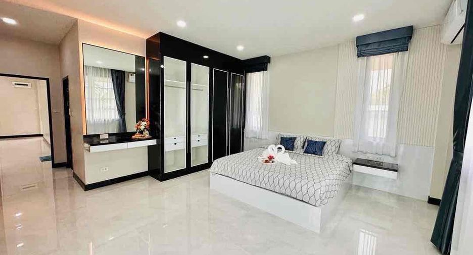 À vendre et à louer 4 chambres villa à Bang Lamung, Chonburi