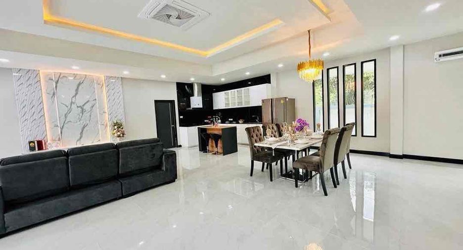À vendre et à louer 4 chambres villa à Bang Lamung, Chonburi