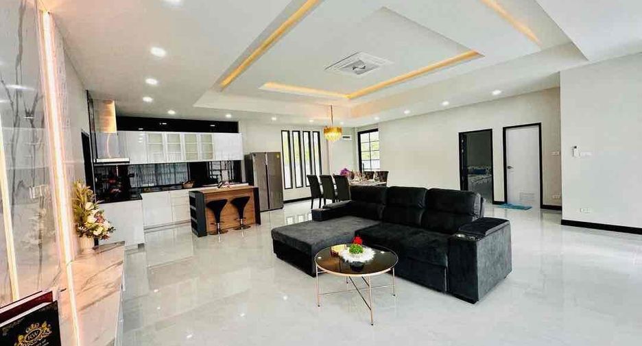 À vendre et à louer 4 chambres villa à Bang Lamung, Chonburi