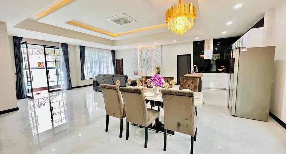 À vendre et à louer 4 chambres villa à Bang Lamung, Chonburi