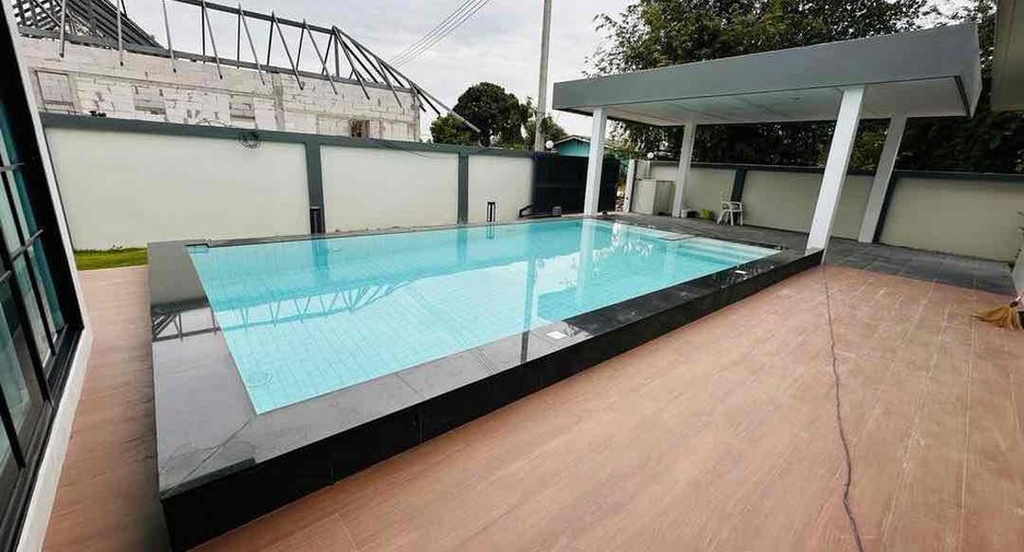 À vendre et à louer 4 chambres villa à Bang Lamung, Chonburi