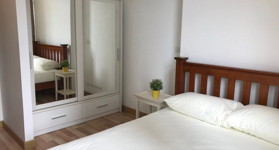 For rent 2 bedrooms condo in Phra Khanong, Bangkok