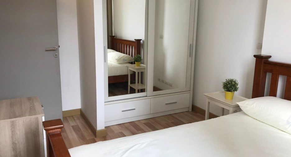 For rent 2 bedrooms condo in Phra Khanong, Bangkok