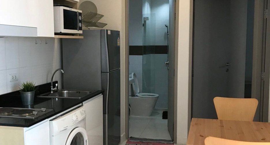 For rent 2 bedrooms condo in Phra Khanong, Bangkok