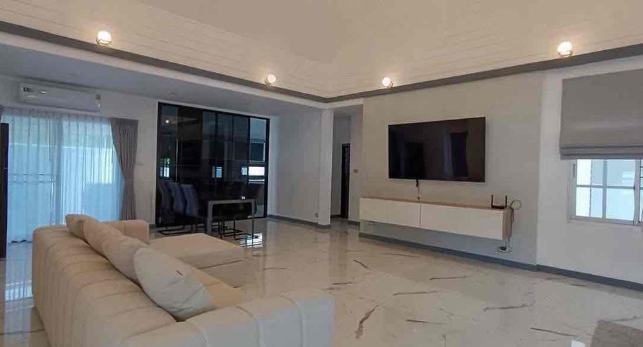 For rent 3 bedrooms villa in Bang Lamung, Chonburi