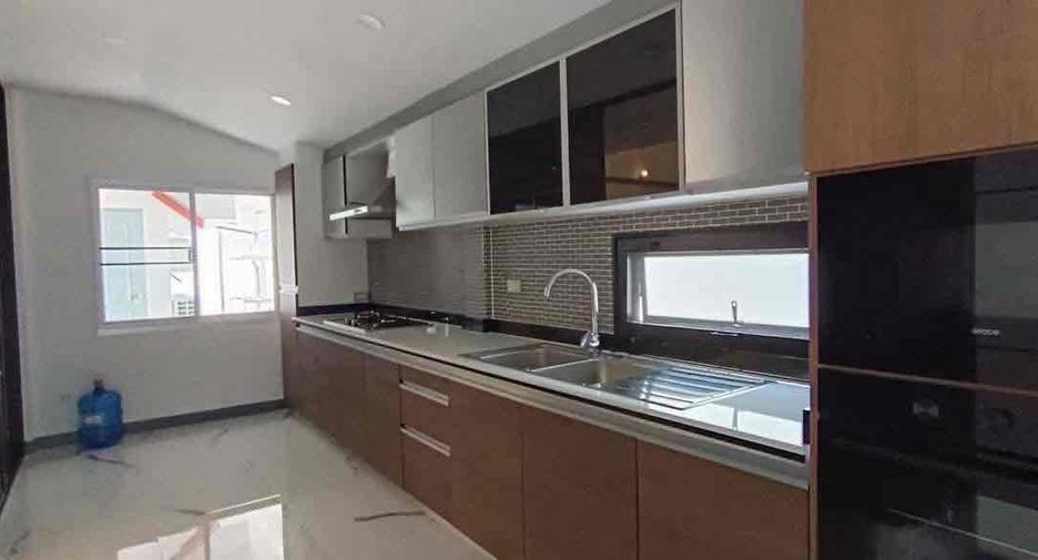 For rent 3 bedrooms villa in Bang Lamung, Chonburi