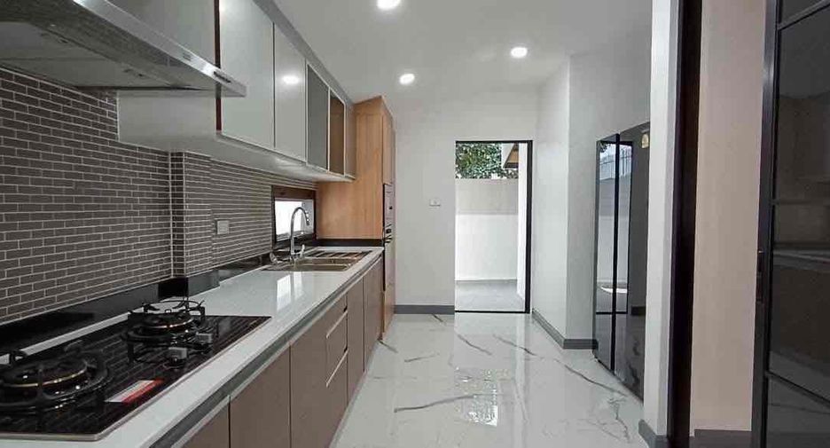 For rent 3 bedrooms villa in Bang Lamung, Chonburi