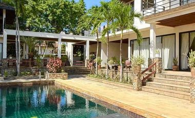À vendre et à louer 5 chambres villa à Huay Yai, Pattaya