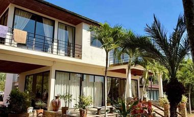 À vendre et à louer 5 chambres villa à Huay Yai, Pattaya