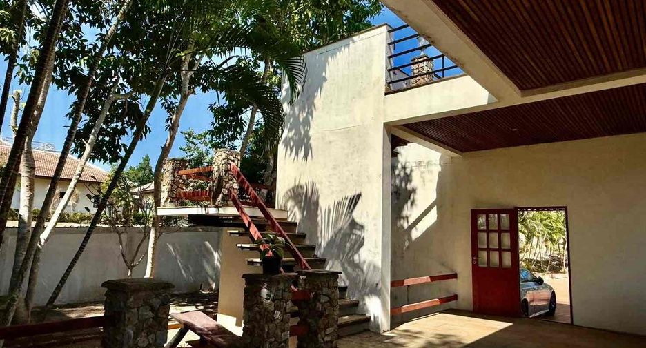 À vendre et à louer 5 chambres villa à Huay Yai, Pattaya