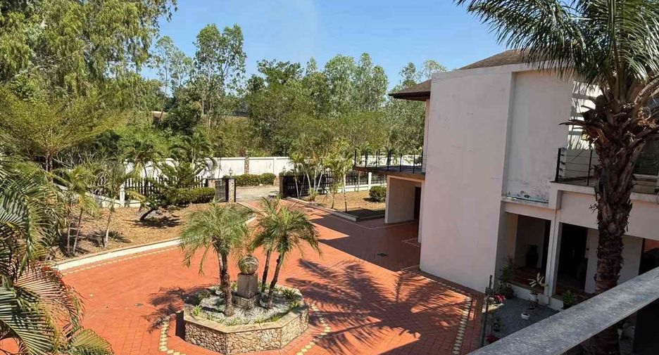 À vendre et à louer 5 chambres villa à Huay Yai, Pattaya