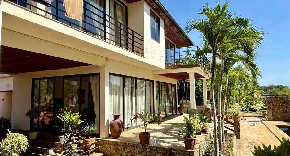 À vendre et à louer 5 chambres villa à Huay Yai, Pattaya