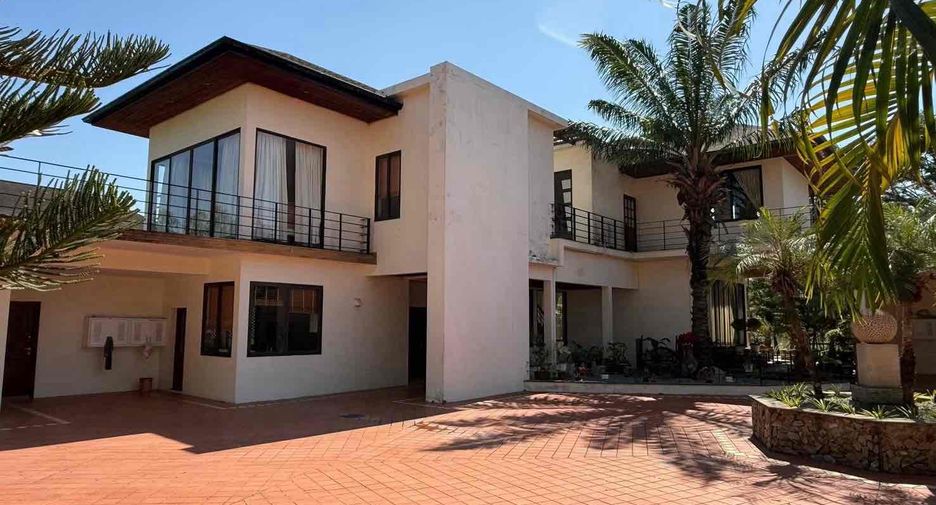 À vendre et à louer 5 chambres villa à Huay Yai, Pattaya