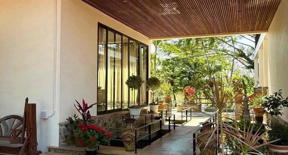 À vendre et à louer 5 chambres villa à Huay Yai, Pattaya