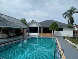 Villa zur Miete mit 5 Zimmer in Bang Lamung, Chonburi