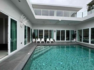 Villa en alquiler de 5 habitaciones en Bang Lamung, Chonburi