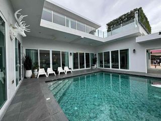 Villa en alquiler de 5 habitaciones en Bang Lamung, Chonburi