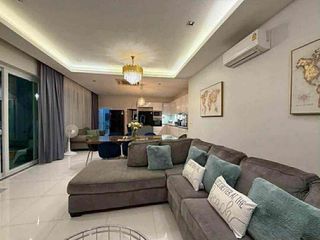 Villa en alquiler de 5 habitaciones en Bang Lamung, Chonburi