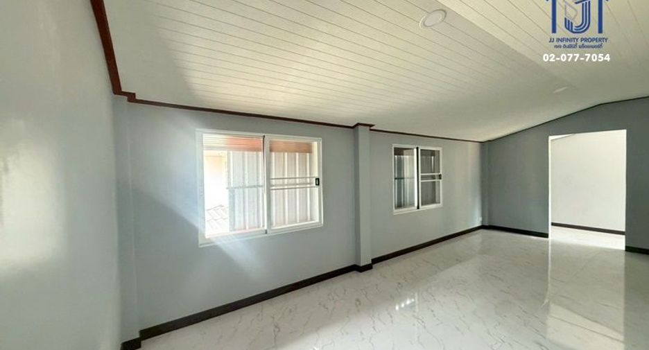 À vendre 4 chambres maison de ville à Bueng Kum, Bangkok