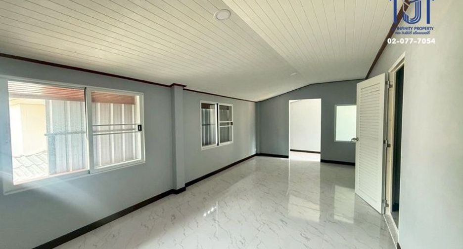 À vendre 4 chambres maison de ville à Bueng Kum, Bangkok