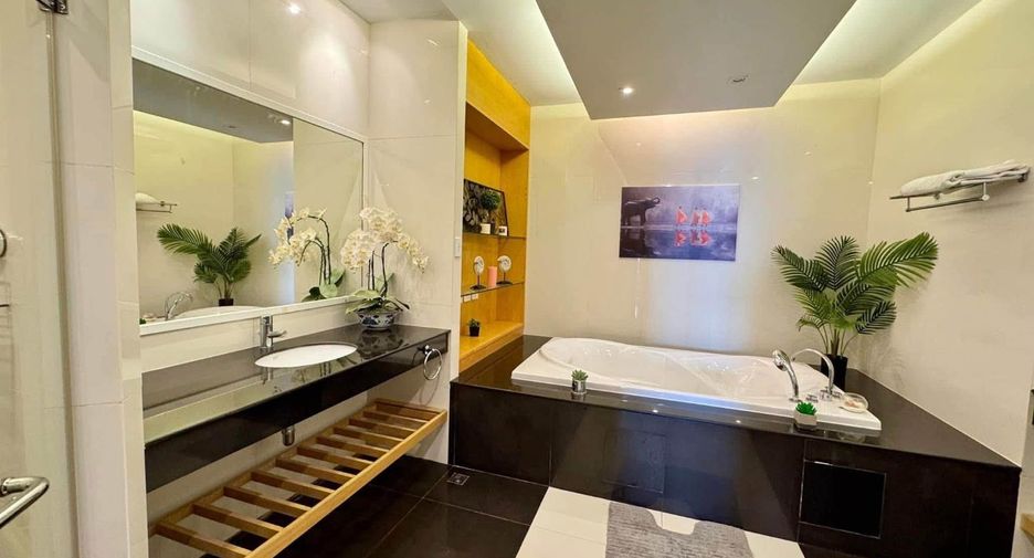 For rent 4 bedrooms condo in Jomtien, Pattaya