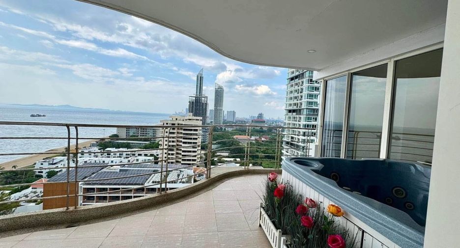 For rent 4 bedrooms condo in Jomtien, Pattaya