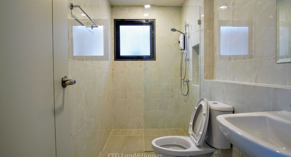 Casa en alquiler y en venta de 4 habitaciones en Bang Phli, Samut Prakan