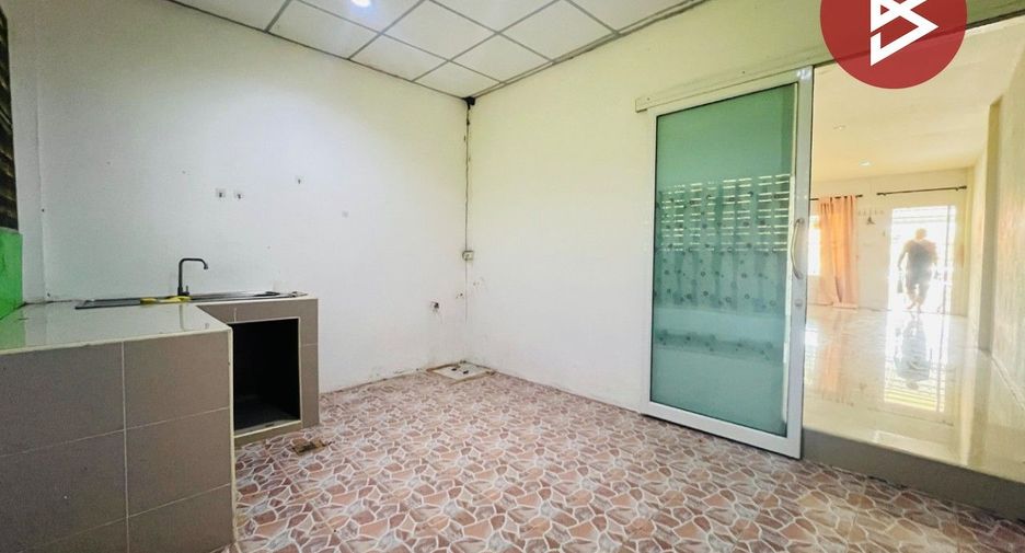 For sale 2 ベッドルーム townhouse in Mueang Samut Songkhram, Samut Songkhram