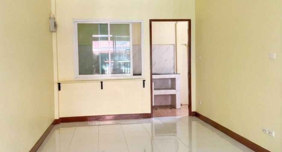 For sale 2 ベッドルーム townhouse in Phan Thong, Chonburi