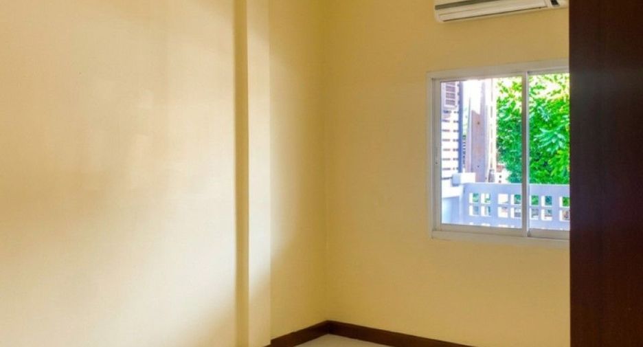 For sale 2 ベッドルーム townhouse in Phan Thong, Chonburi