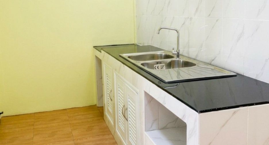 For sale 2 ベッドルーム townhouse in Phan Thong, Chonburi