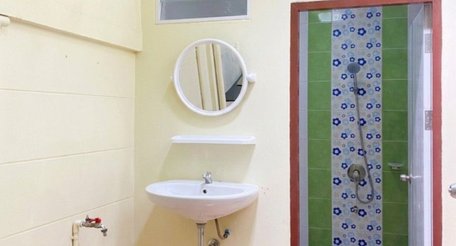 For sale 2 ベッドルーム townhouse in Phan Thong, Chonburi