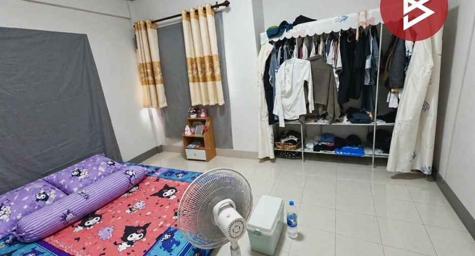 Продажа 2 спальни таунхаус в Ban Bueng, Чонбури