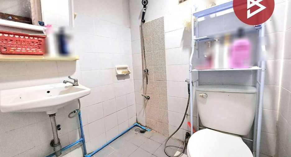 Продажа 2 спальни таунхаус в Ban Bueng, Чонбури