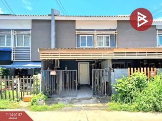 À vendre 2 chambres maison de ville à Ban Bueng, Chonburi
