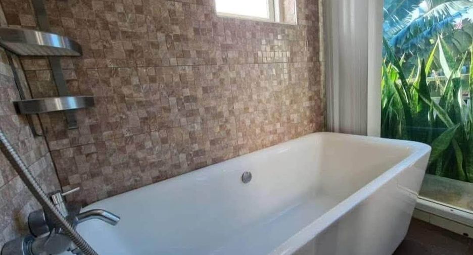 Haus zur Miete und zum Kauf mit 5 Zimmer in Bang Lamung, Chonburi
