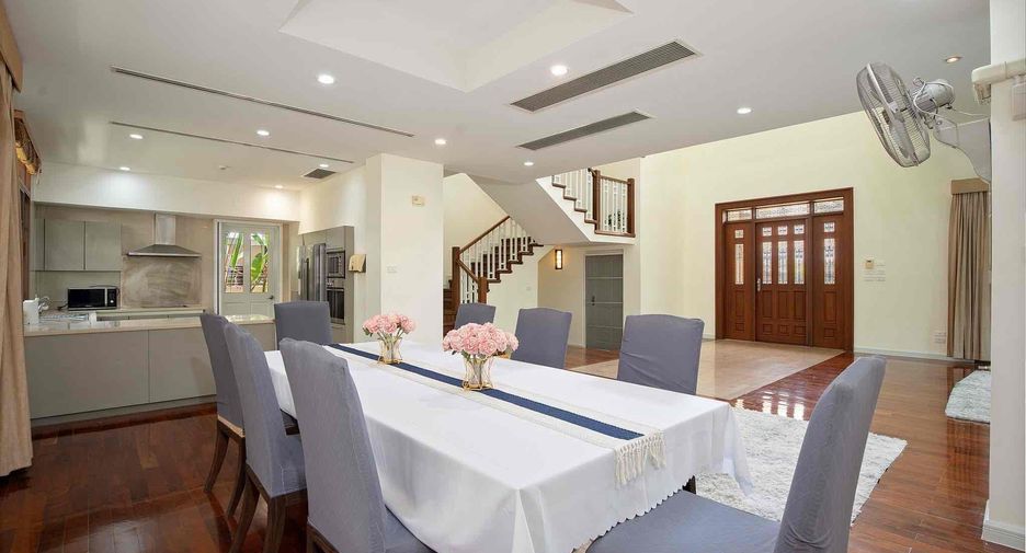 À vendre et à louer 4 chambres maison à Watthana, Bangkok
