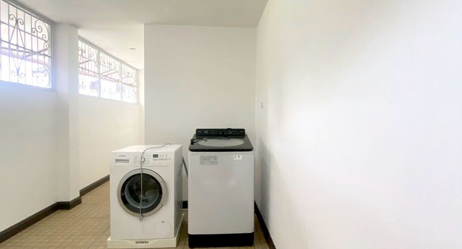 For rent and for sale 5 bedrooms house in Mueang Chiang Mai, Chiang Mai