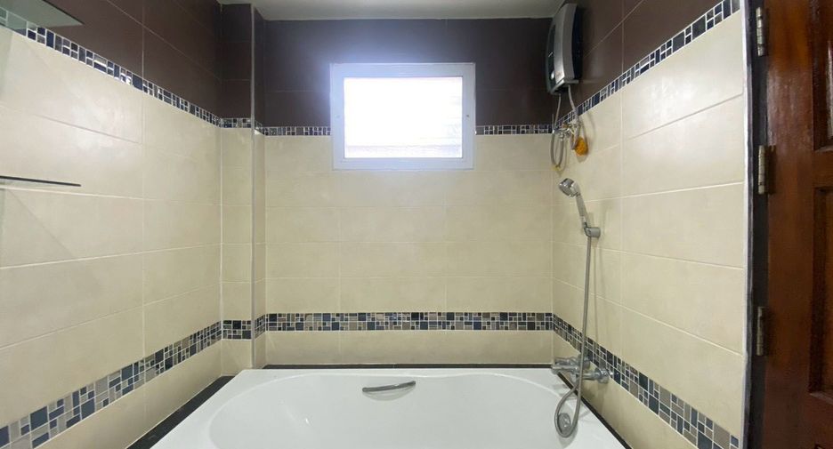 For rent and for sale 5 bedrooms house in Mueang Chiang Mai, Chiang Mai