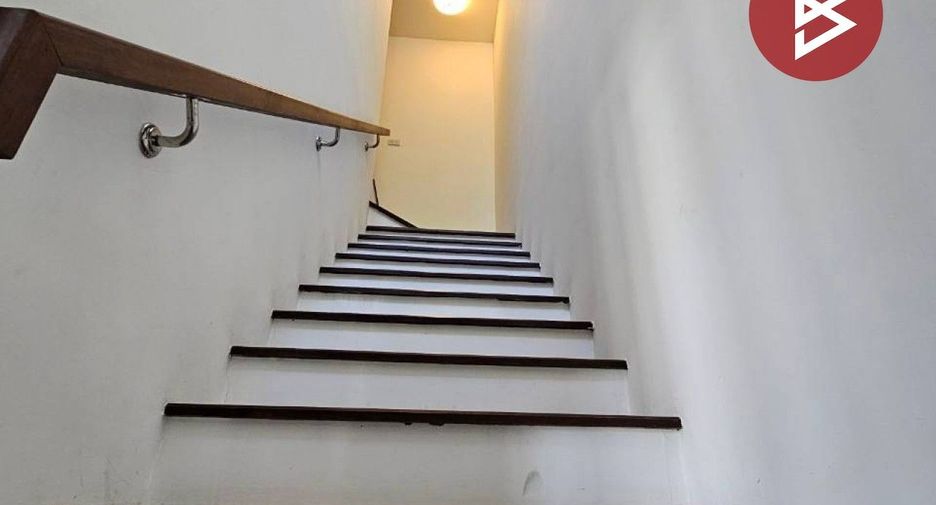For sale 3 ベッドルーム townhouse in Chom Thong, Bangkok