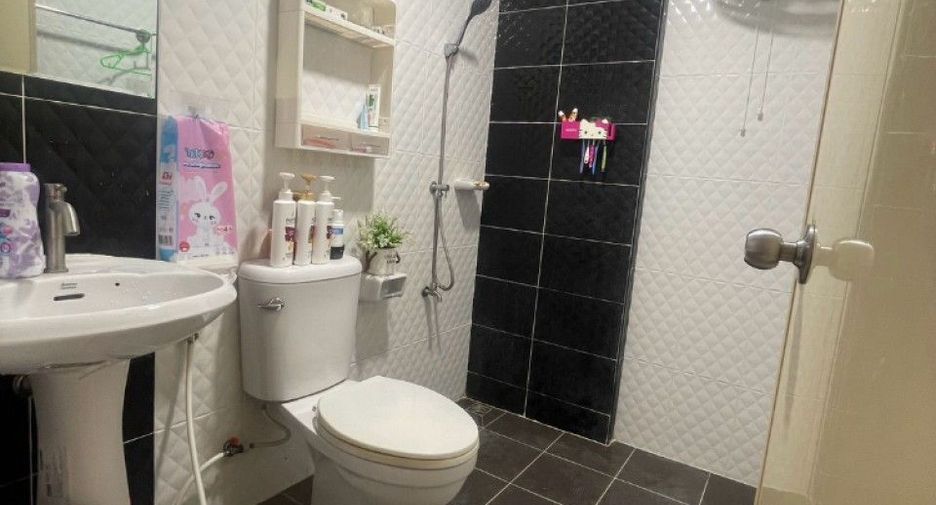 For sale 2 ベッドルーム townhouse in Pluak Daeng, Rayong