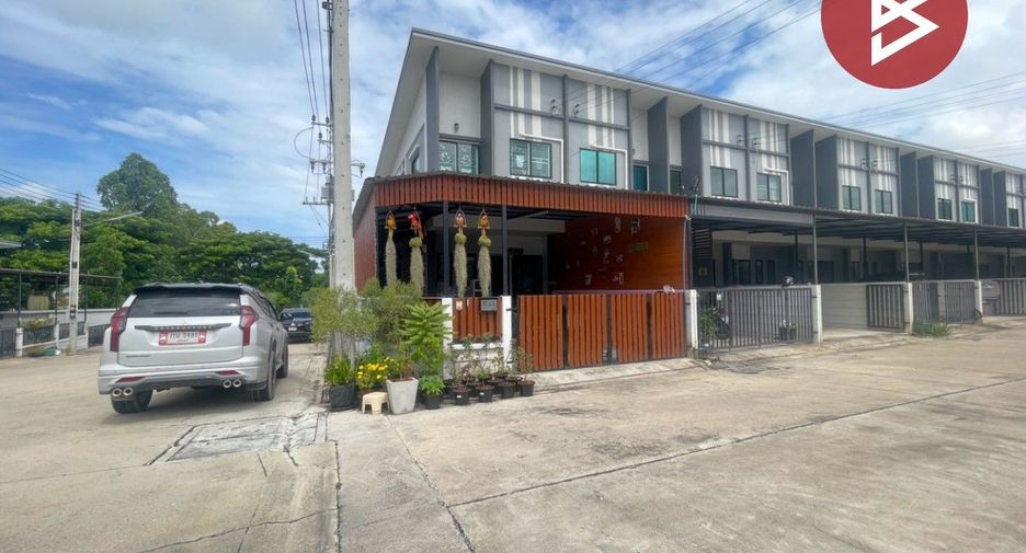 For sale 2 ベッドルーム townhouse in Pluak Daeng, Rayong
