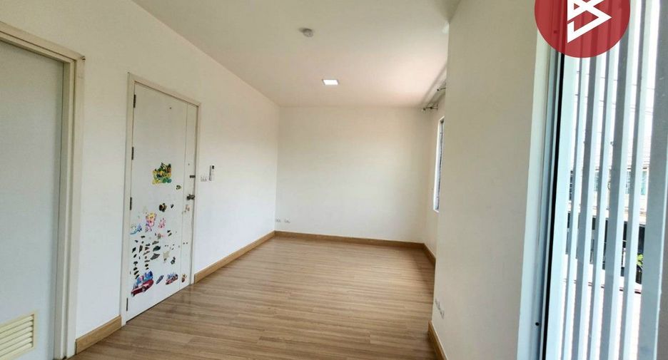 For sale 3 bedrooms townhouse in Mueang Samut Prakan, Samut Prakan