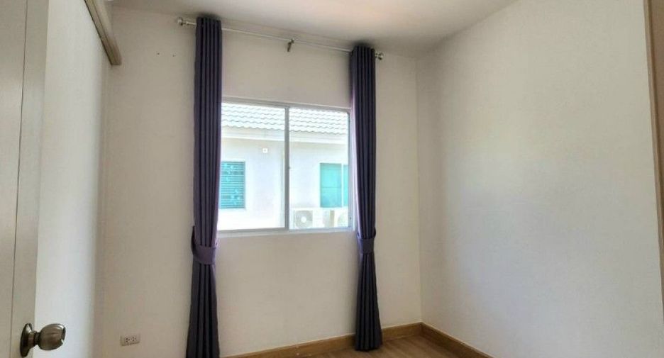For sale 3 bedrooms townhouse in Mueang Samut Prakan, Samut Prakan